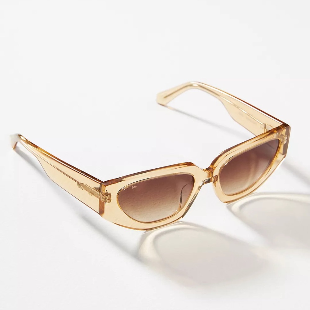 Women's Amber Transparent Frame Sunglasses - Stylish Golden Tint